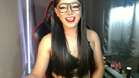 Snapshot of smokeprincess chatting on 12-22-25, 07:33 Amanda online show from 12-22-25, 07:33