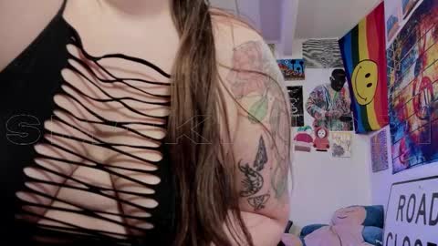 Snapshot of smokihippi chatting on 10-18-25, 12:06 Big Dawg online show from 10-18-25, 12:06
