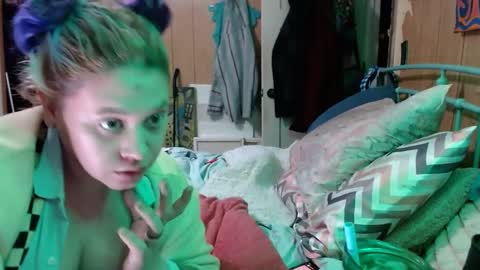 Snapshot of smokydian chatting on 03-04-25, 07:19 DIAN dee-ann online show from 03-04-25, 07:19