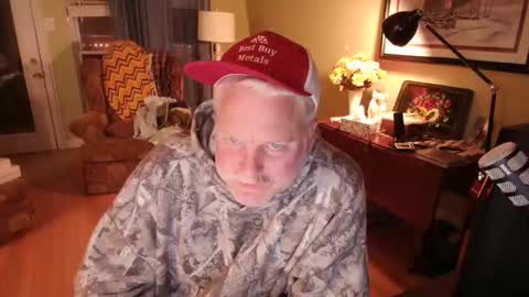 Snapshot of smokymountanman chatting on 12-17-25, 04:29 smokymountanman online show from 12-17-25, 04:29