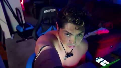 Snapshot of smoothjocknubie chatting on 10-25-25, 08:11 Myke Jackin online show from 10-25-25, 08:11