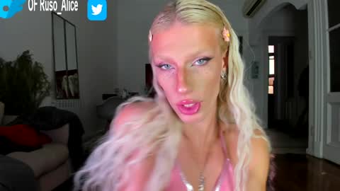 Snapshot of sn0wcat chatting on 02-08-25, 11:13 online show from 02-08-25, 11:13
