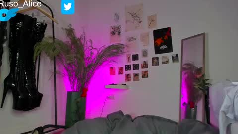 Snapshot of sn0wcat chatting on 03-03-25, 04:58 online show from 03-03-25, 04:58