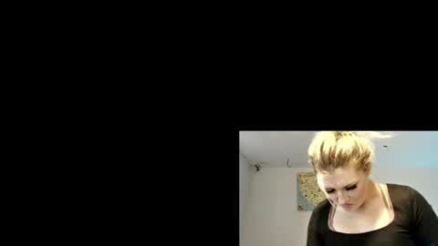 Snapshot of snapback_roxy chatting on 05-29-26, 01:47 snapback_roxy online show from 05-29-26, 01:47