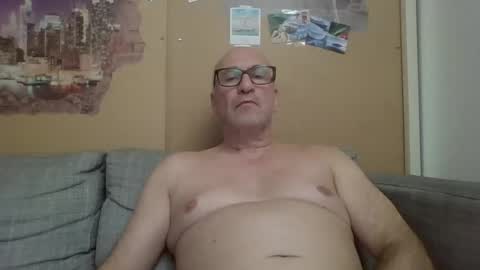 Snapshot of sneakerboy18 chatting on 06-12-26, 07:35 sneakerboy18 online show from 06-12-26, 07:35