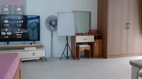 Snapshot of snejinkamisha chatting on 09-18-25, 11:18 SnejinkaMisha online show from 09-18-25, 11:18