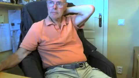 snickarn335731 online show from 06-07-26, 04:44