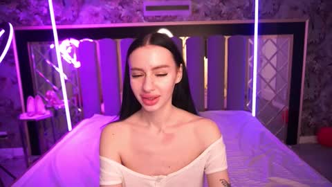 snow_whiteeex online show from 03-25-26, 06:52