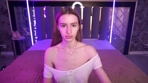 snow_whiteeex online show from 05-18-26, 05:35