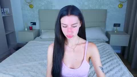 snow_whiteeex online show from 06-18-26, 04:13