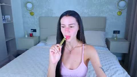 snow_whiteeex online show from 06-19-26, 04:06