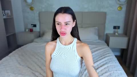 snow_whiteeex online show from 06-25-26, 05:12