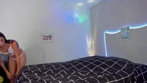 Snapshot of snowbabyxox chatting on 11-10-25, 05:12 snowbabyxox online show from 11-10-25, 05:12