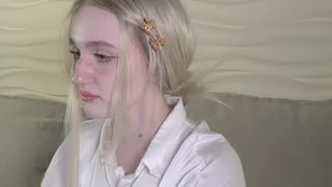 Snapshot of snowflakeskitty chatting on 05-06-26, 05:35 Ellie online show from 05-06-26, 05:35