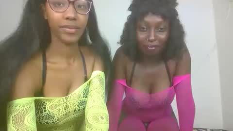 snowfox254 online show from 11-03-25, 07:48