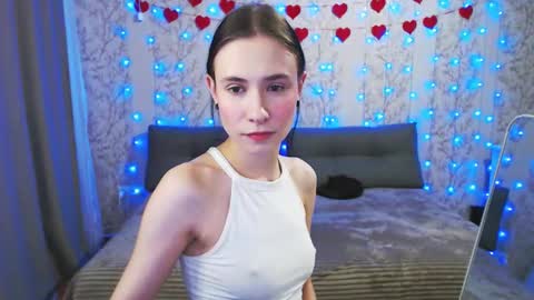 Snapshot of snowwhate_00 chatting on 03-27-26, 05:45 SnowWhate 00 online show from 03-27-26, 05:45