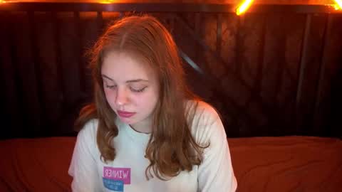 Snapshot of snowwhite_bella chatting on 10-23-25, 01:10 snowwhite_bella online show from 10-23-25, 01:10