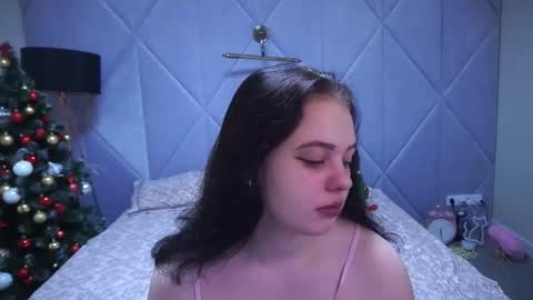 Snapshot of snowwhite_bella chatting on 12-21-25, 06:31 snowwhite_bella online show from 12-21-25, 06:31