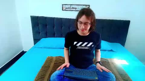 Snapshot of snowyx_ chatting on 09-25-25, 07:39 Snowyx online show from 09-25-25, 07:39