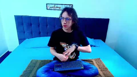 Snapshot of snowyx_ chatting on 09-26-25, 07:07 Snowyx online show from 09-26-25, 07:07
