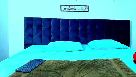 Snapshot of snowyx_ chatting on 10-17-25, 12:25 Snowyx online show from 10-17-25, 12:25