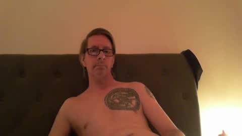 Snapshot of snub71 chatting on 02-15-25, 03:17 snub71 online show from 02-15-25, 03:17