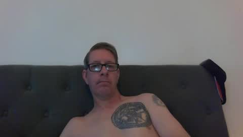 Snapshot of snub71 chatting on 04-11-26, 08:40 snub71 online show from 04-11-26, 08:40