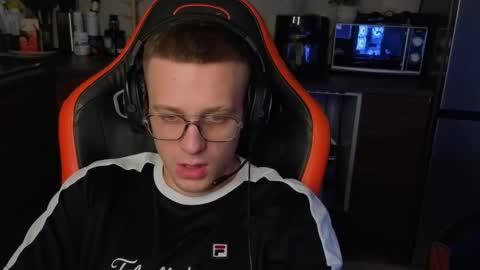 Snapshot of sobaka_masturbaka chatting on 02-24-26, 02:42 kluvr4 online show from 02-24-26, 02:42