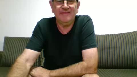 Snapshot of sofar06 chatting on 01-08-25, 08:27 sofar06 online show from 01-08-25, 08:27
