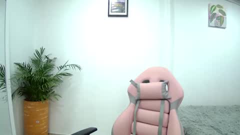 Snapshot of soffi_rousel_ chatting on 02-16-25, 11:37 soffi_rousel_ online show from 02-16-25, 11:37