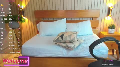 Help me achieve 100 thumbs up  online show from 12-04-24, 09:07