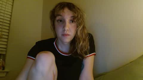 Snapshot of soffpurr chatting on 10-28-25, 02:59 Lilytea online show from 10-28-25, 02:59