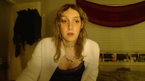 Snapshot of soffpurr chatting on 10-29-25, 06:15 Lilytea online show from 10-29-25, 06:15