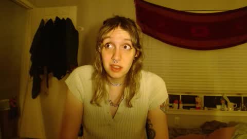 Snapshot of soffpurr chatting on 10-30-25, 05:20 Lilytea online show from 10-30-25, 05:20