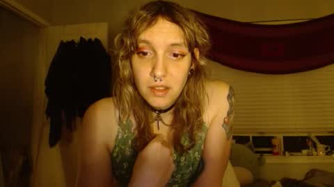 Snapshot of soffpurr chatting on 11-03-25, 07:53 Lilytea online show from 11-03-25, 07:53