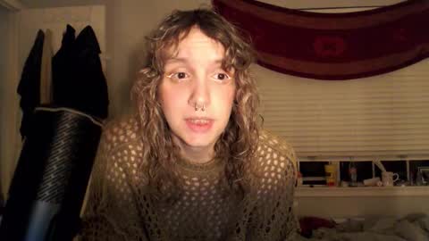 Snapshot of soffpurr chatting on 11-06-25, 07:42 Lilytea online show from 11-06-25, 07:42