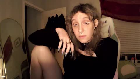 Snapshot of soffpurr chatting on 11-07-25, 07:19 Lilytea online show from 11-07-25, 07:19