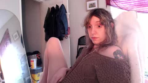 Snapshot of soffpurr chatting on 11-08-25, 08:51 Lilytea online show from 11-08-25, 08:51