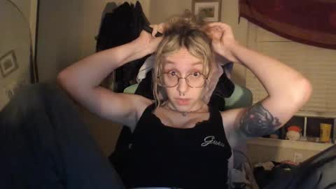 Snapshot of soffpurr chatting on 03-13-26, 01:45 Lilytea online show from 03-13-26, 01:45