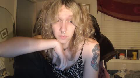 Snapshot of soffpurr chatting on 03-27-26, 03:56 Lilytea online show from 03-27-26, 03:56