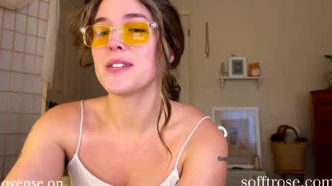 Snapshot of sofftrose chatting on 01-05-25, 12:09 Julia    online show from 01-05-25, 12:09