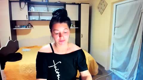 Soffy online show from 05-25-26, 04:51