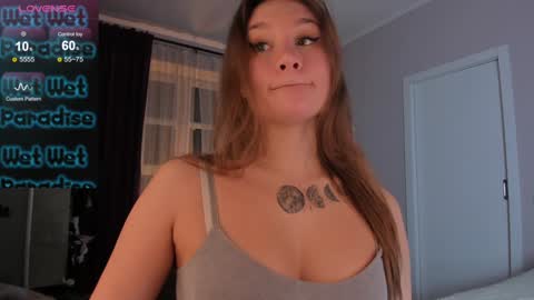 Snapshot of sofi___love chatting on 12-17-24, 12:12 Sofi online show from 12-17-24, 12:12