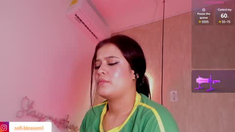 Snapshot of sofi_blossom chatting on 01-12-25, 12:49 Sofi Blossom online show from 01-12-25, 12:49