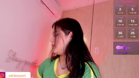 Snapshot of sofi_blossom chatting on 01-14-25, 11:58 Sofi Blossom online show from 01-14-25, 11:58