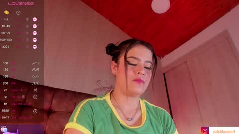 Snapshot of sofi_blossom chatting on 03-08-25, 08:46 Sofi Blossom online show from 03-08-25, 08:46