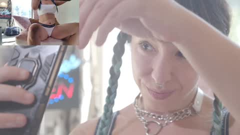 Sofi Mora online show from 10-13-25, 03:12