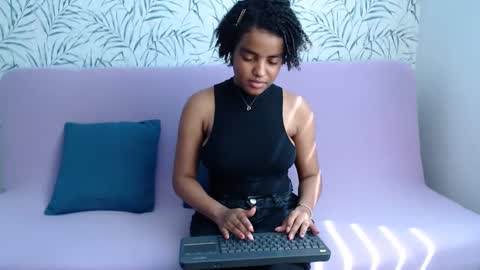 Snapshot of sofi_z chatting on 12-23-24, 03:55 Sofi online show from 12-23-24, 03:55