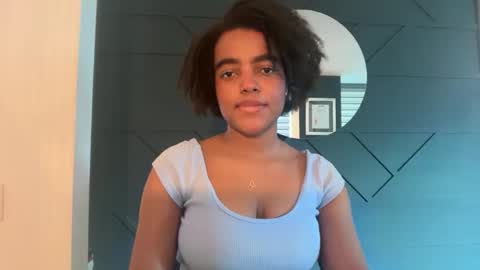 Snapshot of sofi_z chatting on 11-30-25, 01:15 Sofi online show from 11-30-25, 01:15