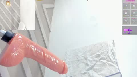 Snapshot of sofia_goez_ chatting on 12-17-24, 10:44 Sofia online show from 12-17-24, 10:44